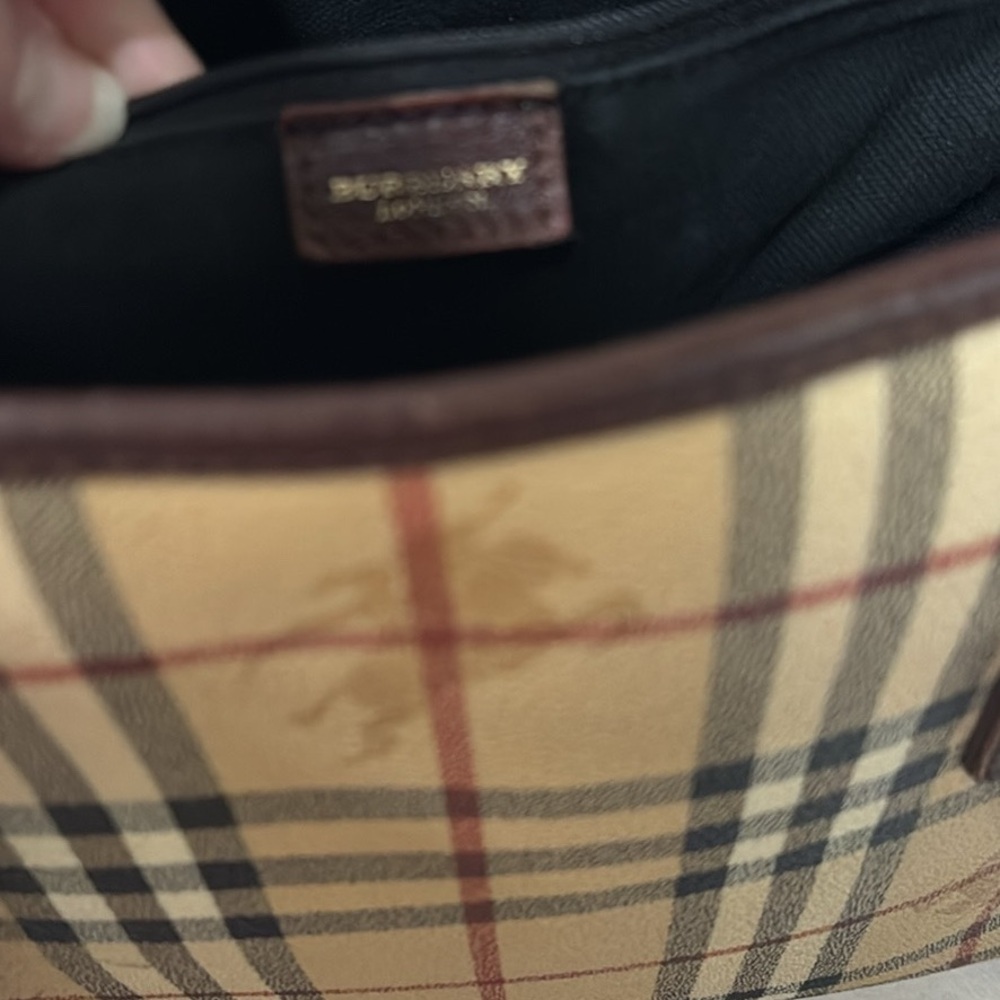 Burberry AUTHENTIC TOT Bag—Excellent Preowned Condition!! Great size!! - Picture 7 of 11